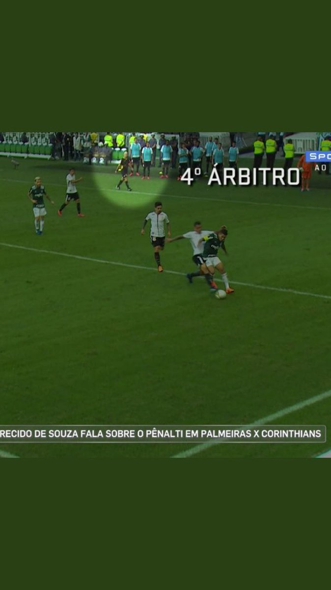 A FPF disse que o 4° albitlo chama o Juiz.. e diz que o Lalf toca na Bola....

Me explica como a visão dele pode ser melhor que a do juiz?