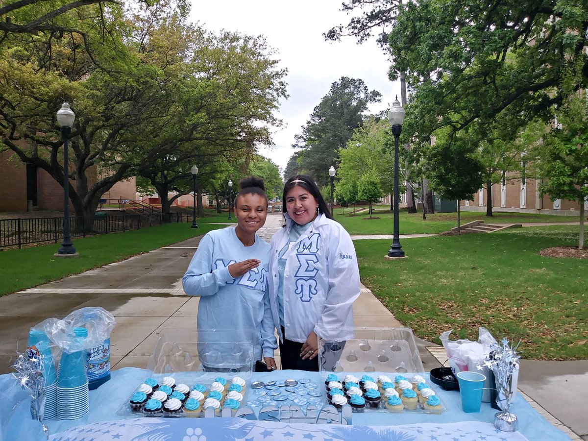 SFA_MSU's tweet photo. 💙 It’s #MuMonday y’all!!! 💙Come out to the yard and get some cupcakes and a I LOVE A MU button!!! #MuWeek #musigmaupsilon #sfa #sfasu #sfa19 #sfa20 #sfa21 #sfa22 #WhyMu https://t.co/XlfOGku1WQ