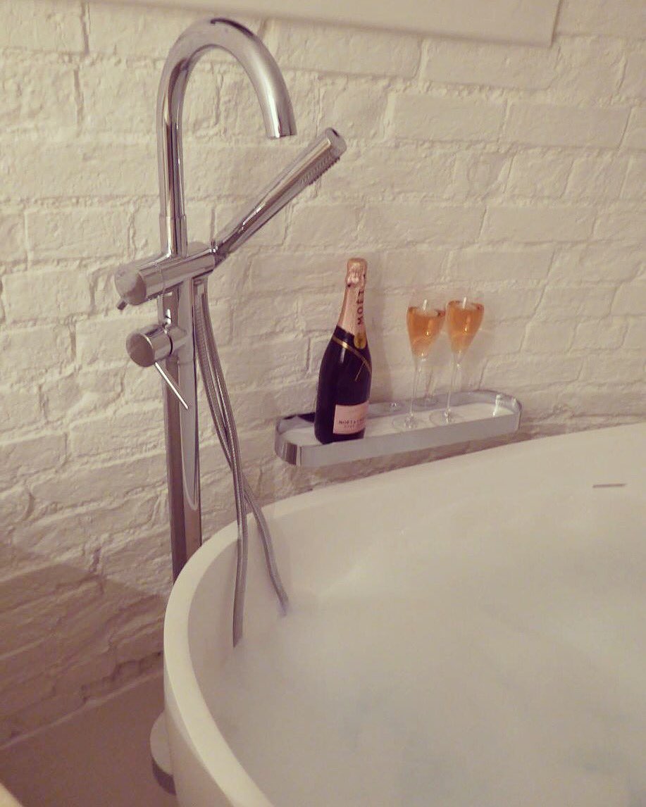 windmillsuffolk's tweet photo. how we roll at @windmillsuffolk π
Anyone else in this kind of mood tonight? #windmillsuffolk #thewindmillsuffolk #windmill #suffolk #bubbles #bath #bathtime #bathfortwo #bubbleswithbubbles #champagne #rose #moet #moetmoment #monday #mondaymotivation #relaxation #bathtime #luxe https://t.co/FEmbEw9agn