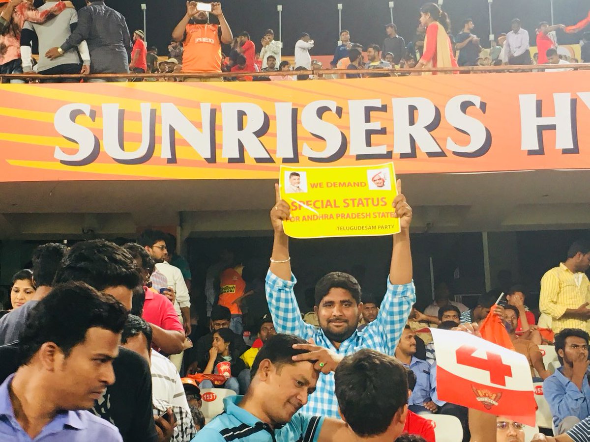 Venkat_chepurii's tweet photo. #TDPfights4democracy #APDemandsJustice @tdptrending @ncbn https://t.co/W3D6G2fOk6