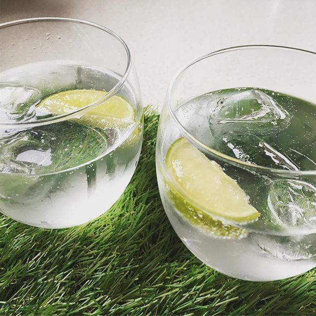 SoMagazines's tweet photo. Happy #nationalginandtonicday!
.
.
.
#somagazines #cheers #gin #happymonday https://t.co/SlXUfmdphr https://t.co/2jamwCmFAY