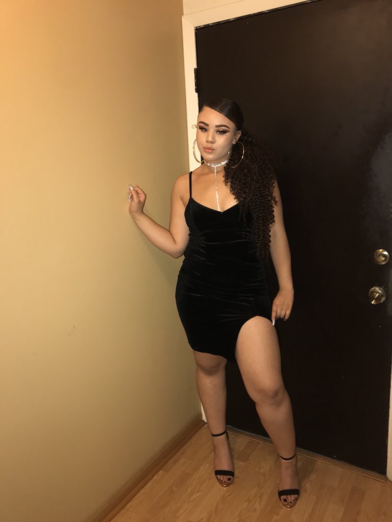 auc_22's tweet photo. Meet Jamara, from Madison, Wisconsin!
Major : Entrepreneurship and marketing 
Hobbies: Dancing, shopping, watching Netflix and doing my makeup #CAU22 https://t.co/npBYs4wFeX