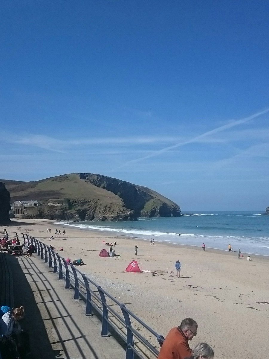 hisandhertravel's tweet photo. I've had worst mornings #Cornwall #southwest #southwestcoastpath #suncatching https://t.co/qgvutsjSLo