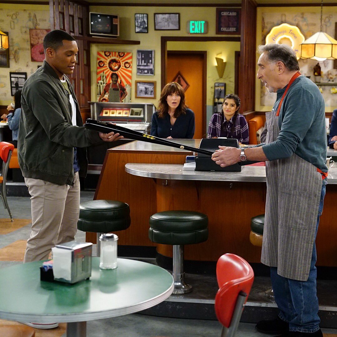 Tune in to #SuperiorDonuts THIS Monday to see my guest-star appearance at 9/8c on @CBS 😎