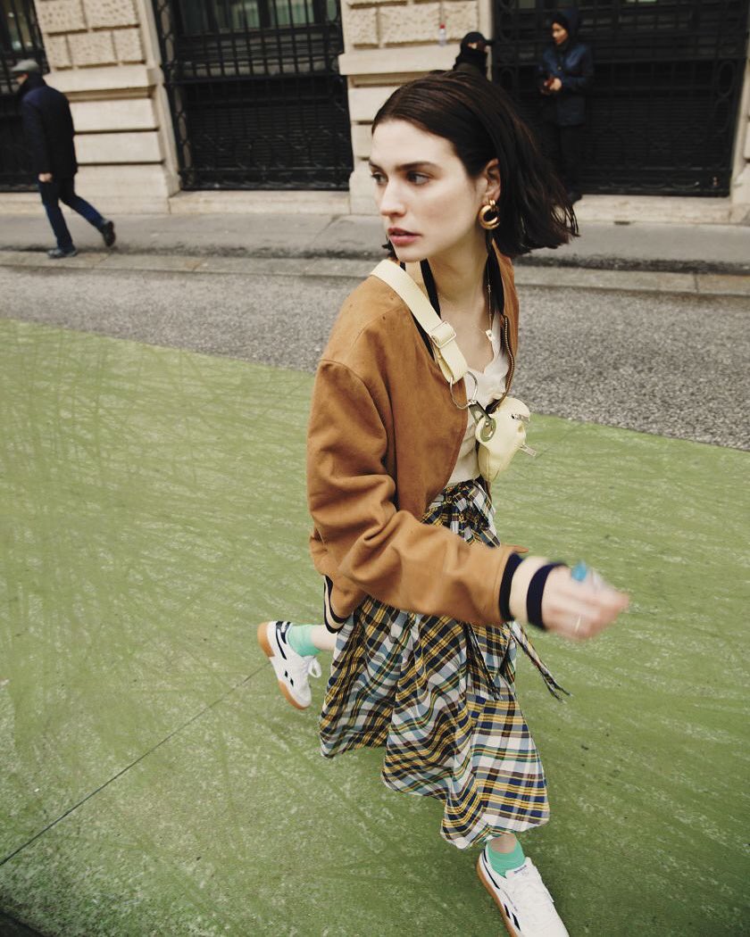 Running from... the rain ? 🙄😄
-
Jacket LCW 9650
-
New editorial on <a href="/LaParisienne/">La Parisienne</a>