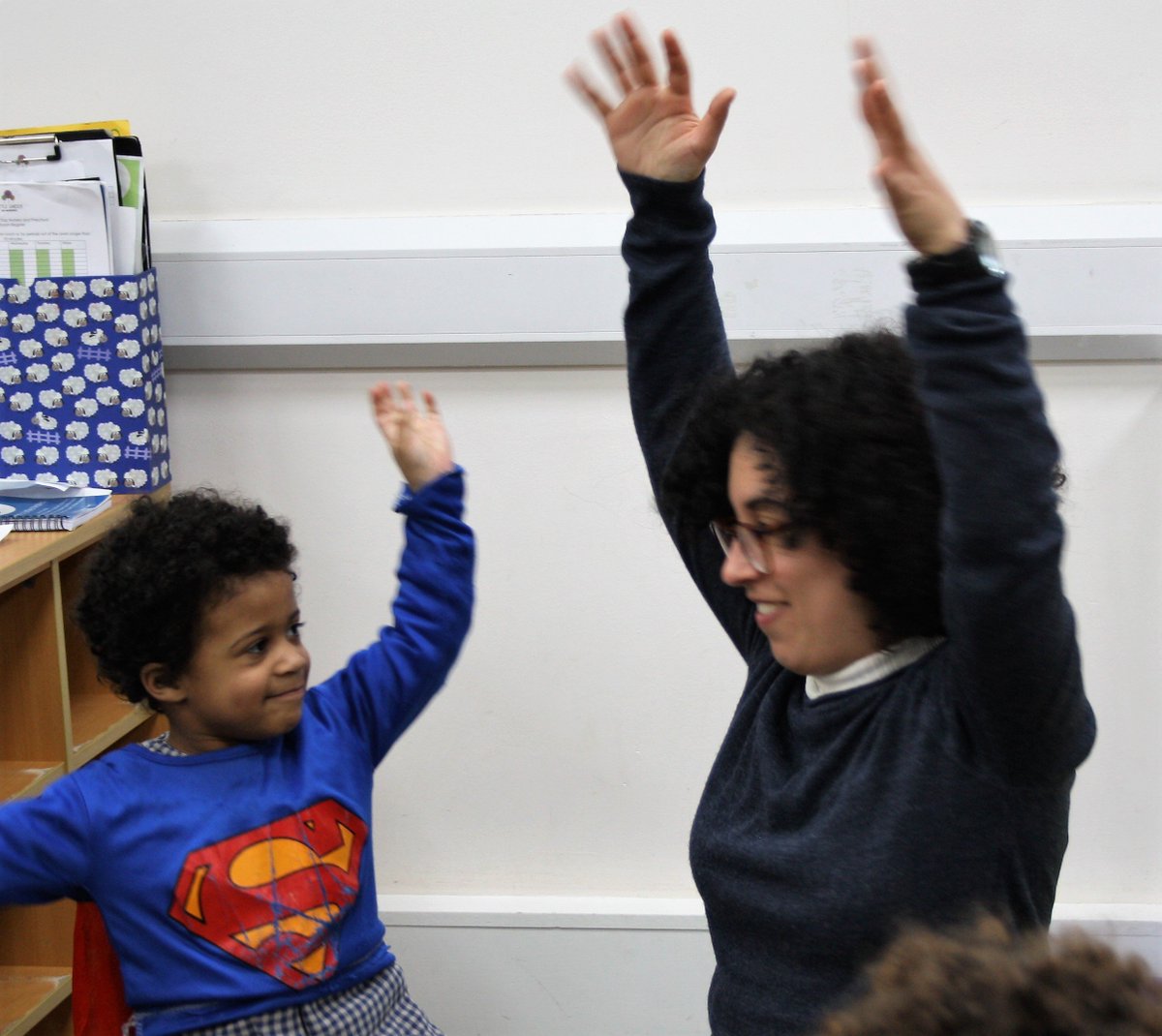 LGNurseries's tweet photo. We enjoyed our first @bilingual_beats class in our #Clapham nursery today! What great fun we had learning our first Spanish words! 😀#BilingualBeats #Spanish #LG #Nursery #Preschool #ExtracurricularClasses https://t.co/eHaWXhbzGL