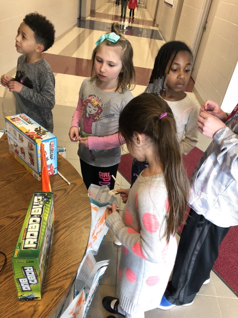 WES_GrantElem's tweet image. Compass Learning Challenge Prize Day! Students earned one ticket for each Compass lesson completed at home over the last month! We had over 5,000 activities completed as a school! Great job bulldogs! @WESchools #weschools