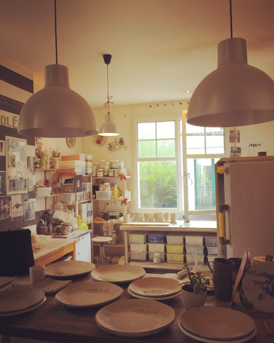 providencenotes's tweet photo. L’après midi à l’atelier @poteriedeguethary 🌧 
Parce que nos cafés ne seraient pas aussi bons sans les tasses de Lena #artisanat #guethary https://t.co/3q9vPvDvyi