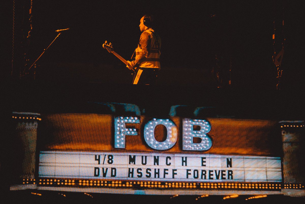 falloutboy's tweet photo. Don't hassle the hoff https://t.co/gf1pP2lNDM