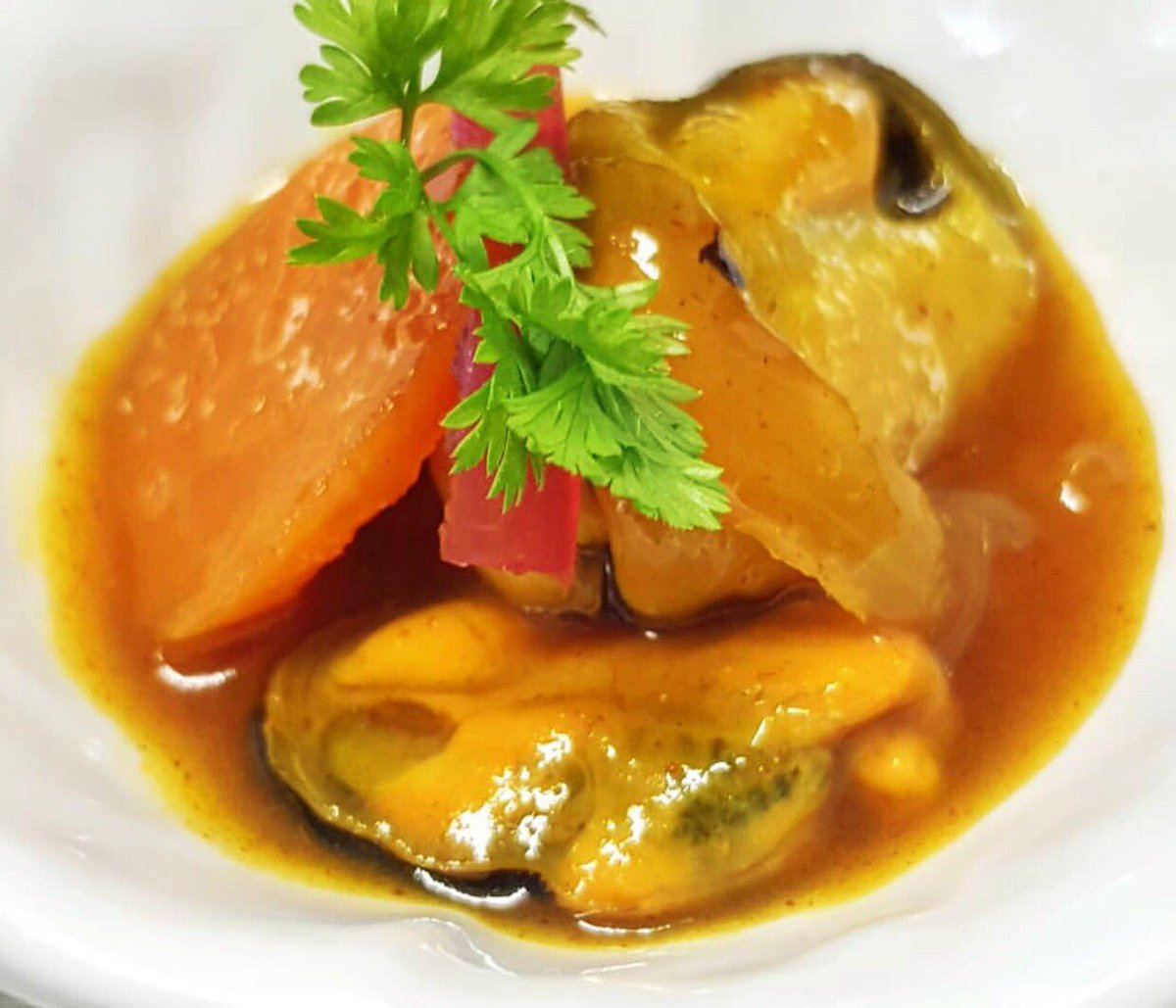 Os invitamos a que probéis estos sabrosos mejillones en escabeche de cítricos que podéis saborear en el Gastrobar de <a href="/PalaciodeUbeda/">Hotel Palacio de Úbeda 5GL</a>. ¿Gustáis? 

#Alicún #Úbeda #Tapas #Gastronomía