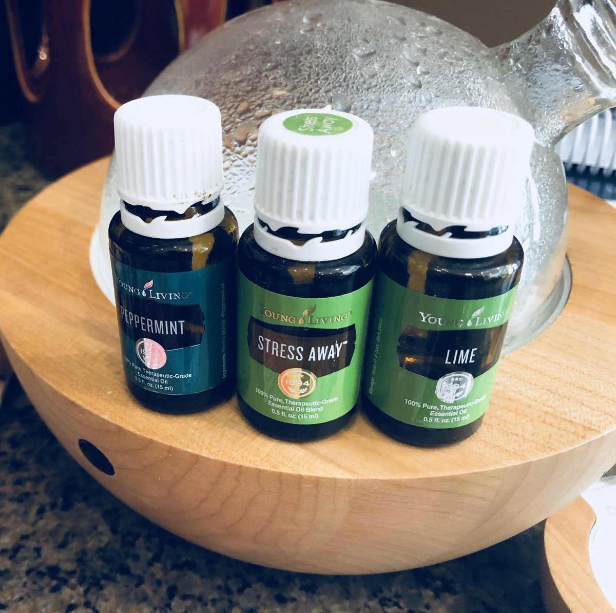 nospaceortime1's tweet photo. I love #LiveLikeYouWereDying but I also love #livelikeyouwereLIVING! #YLEO #aria#diffuser #blend #EssentialOils #game-changer &amp; I’m not kidding 🙏🏻❤️#peppermint#stressaway#lime https://t.co/sAQjzkYHF3
