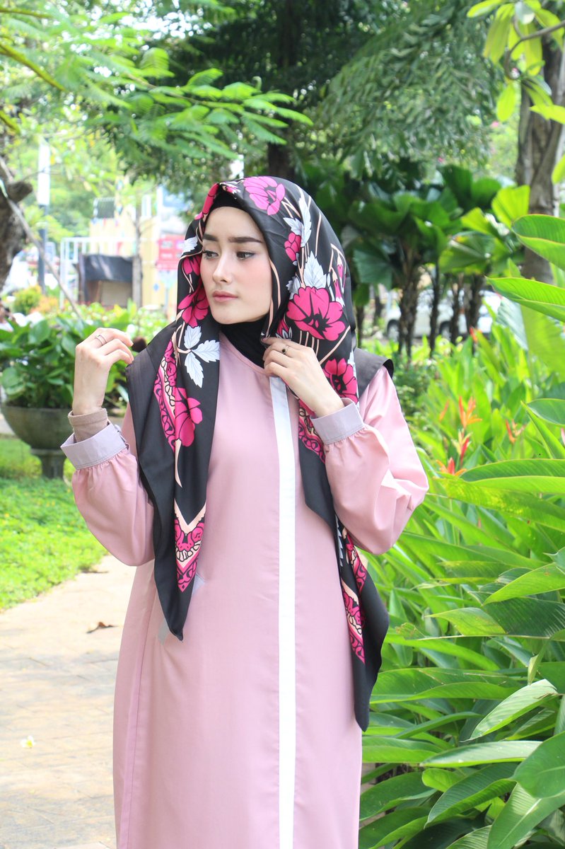 vitrikasih's tweet photo. Jangan lupa di follow yaa instagram nya : @viteehijab_ 🙏🏻 https://t.co/Fwk1758Iht