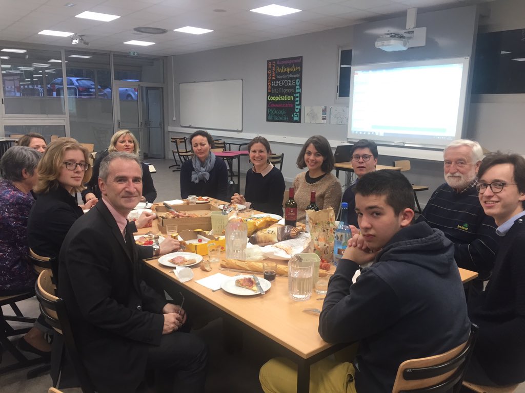 Le_Caousou's tweet photo. Assemblée pastorale qui démarre par un repas tire du sac ! https://t.co/vEmD2XKYN5