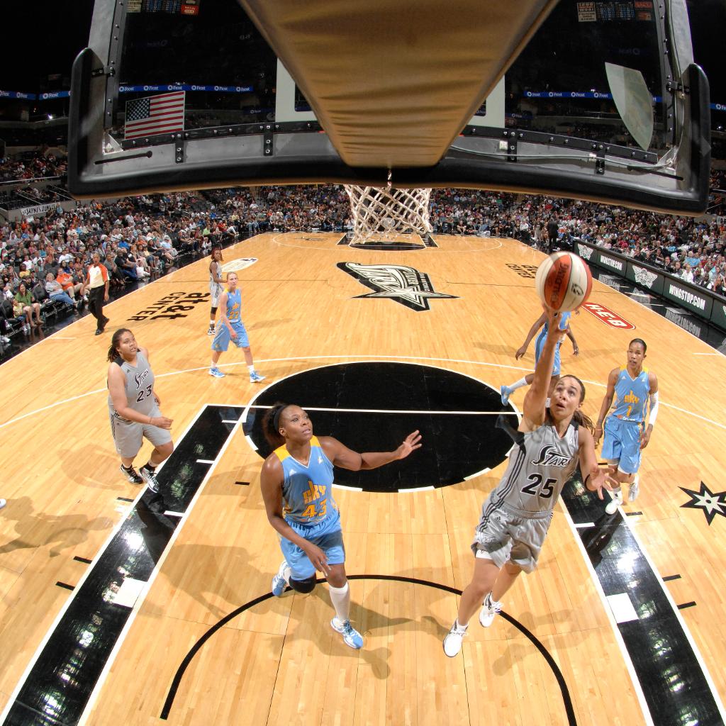 LVAces's tweet photo. 3️⃣ days remaining until draft day! Let's take a look back at 2007, a year featuring a draft day trade that would forever change our team's history bringing @WNBA Legend @BeckyHammon to the Stars.
👀👉 https://t.co/PBYXh8qb6Q
📸 @GettySport https://t.co/c7KQ9j9rjK