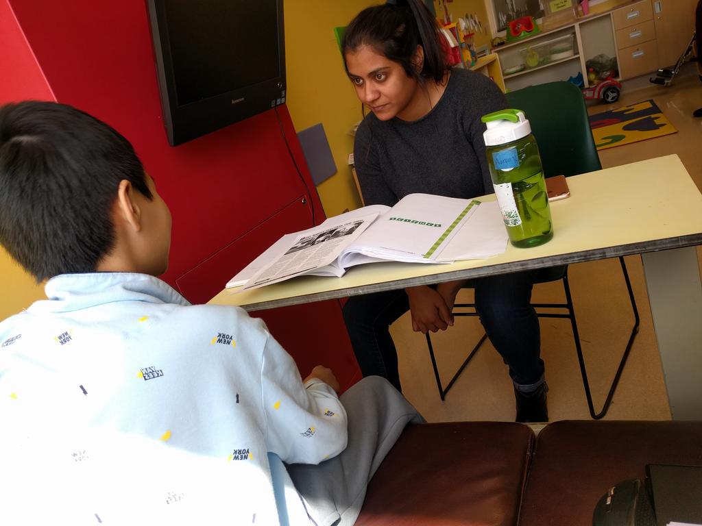 ReginaldGunton's tweet image. UofO student Aaliyah engages student in STEM literacy activities @McHughEduCentre #thisishowwestem #csh