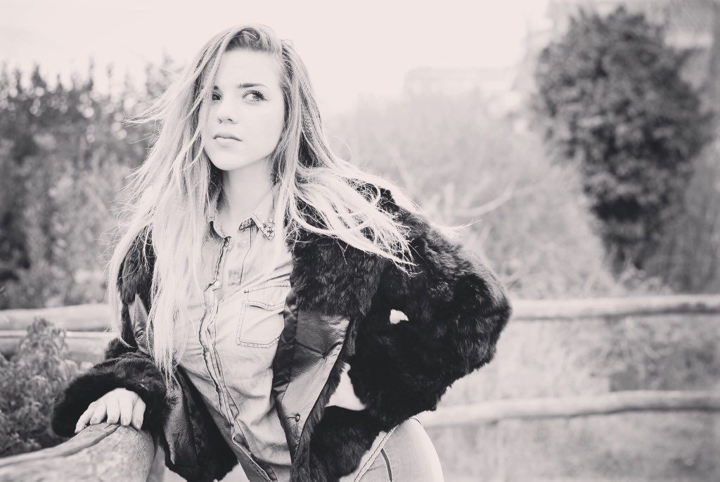 DeniseCicchitti's tweet photo. 🌿🐯@ritrattidelicati #disordered #fur #jeansstyle #strawberryface #frisee #goldyears #blacknwhite https://t.co/8BjNHwsyNK