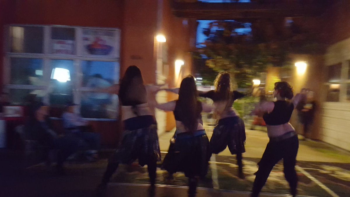 HotPotStudios's tweet photo. Come dance with us on Monday nights! Beginning fusion class with @sarah_unmata start at 6:30pm! Only $12 drop-in! https://t.co/92Z9hZHD82