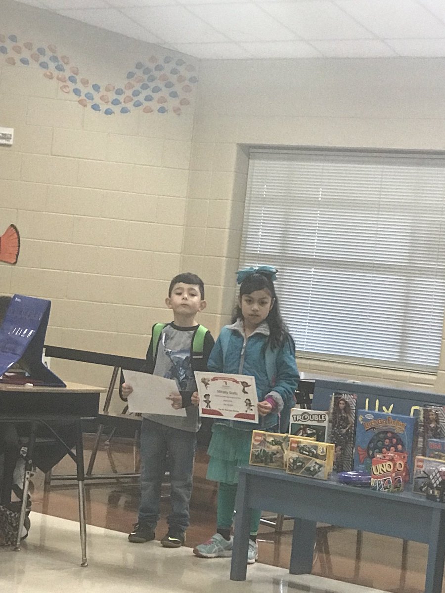 rodanddiaz's tweet photo. #FirstGradeAwardCeremony @LewisvilleES https://t.co/XRw5Yzdrv7