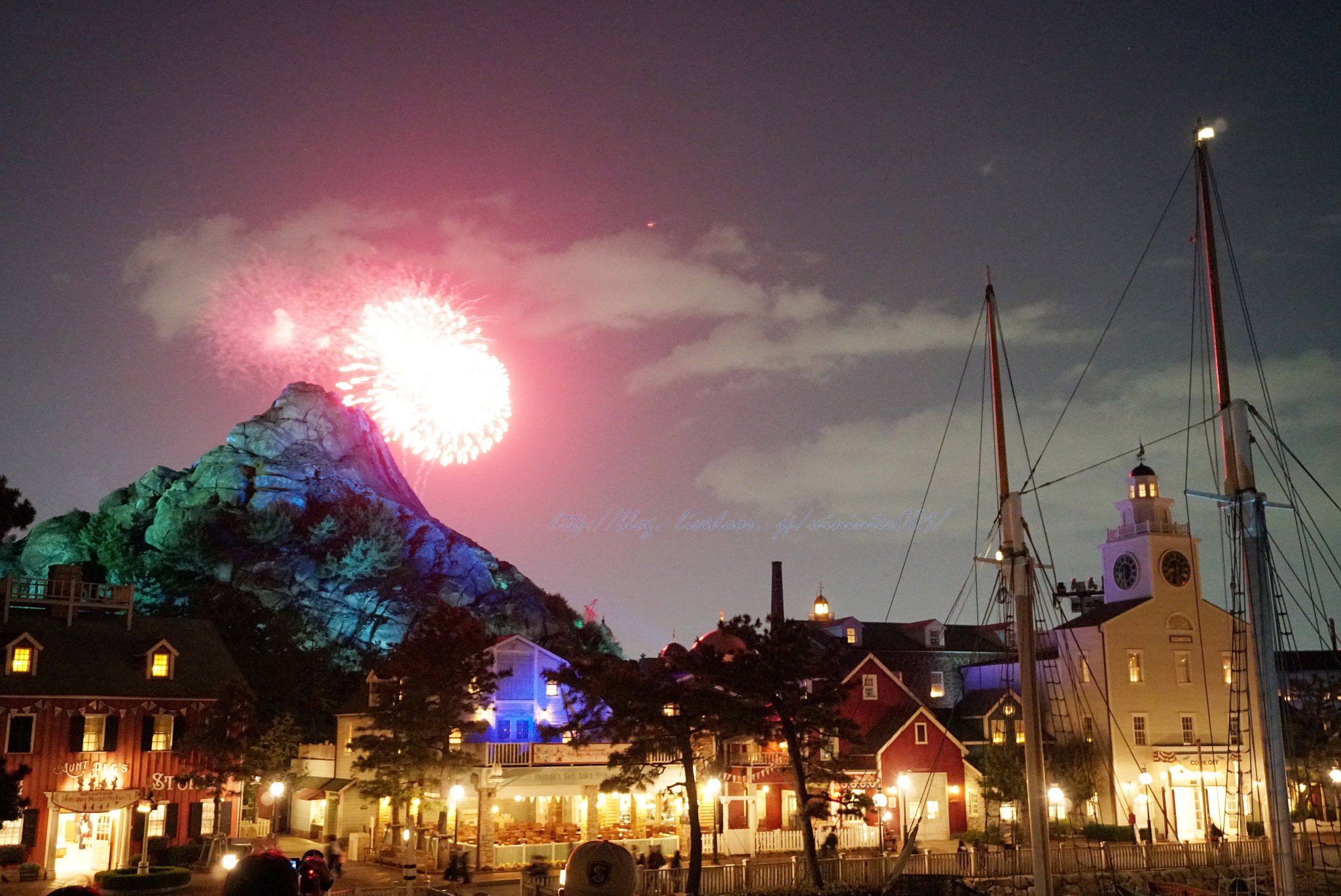 みっこ 思えば ハピネス オン ハイ もあとわずか 同じ花火はまだありますが 30周年から始まった あのミッキーのセリフともそろそろお別れですね