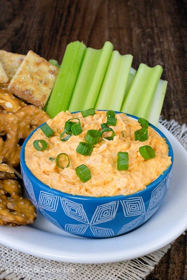 BurritoBar2's tweet photo. Easy Buffalo Chicken Dip #recipe 
(video)

#Foodie #party #Dundee 
https://t.co/tcMDckJEaS https://t.co/SW4ZevstQN