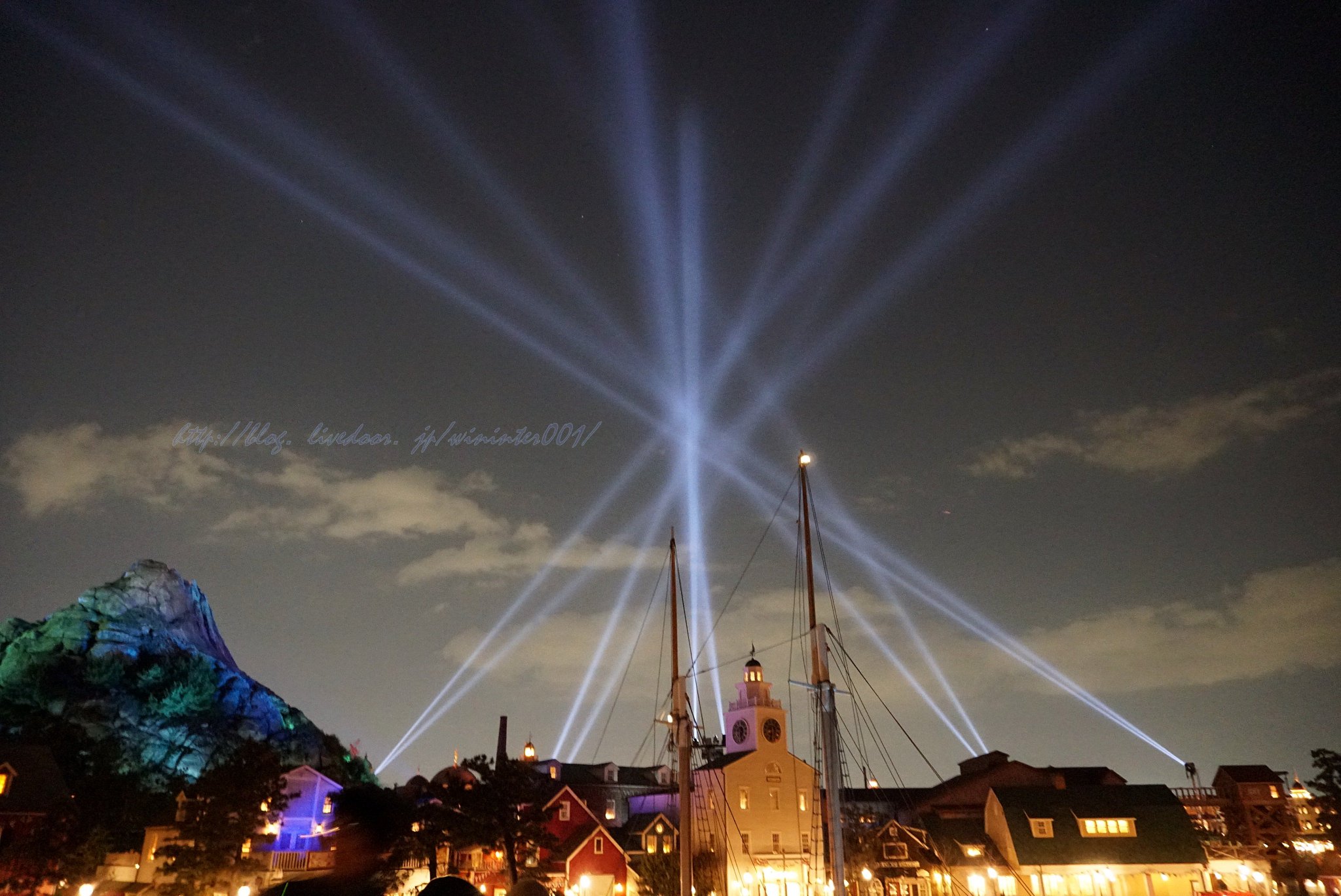 みっこ 思えば ハピネス オン ハイ もあとわずか 同じ花火はまだありますが 30周年から始まった あのミッキーのセリフともそろそろお別れですね