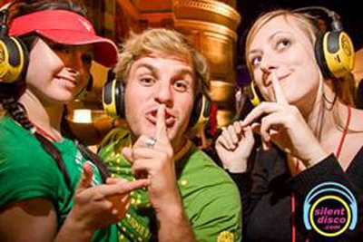 Shhhhhhhh….Silent Disco in de Grijze silo. Wij doen mee met het LOS festival in het Havenkwartier op 14 april, 13:00 - 18:00. Kom swingen of kijken naar de film die de making-of van onze werkruimte laat zien: de plek in het Havenkwartier met het mooiste uitzicht over het water.