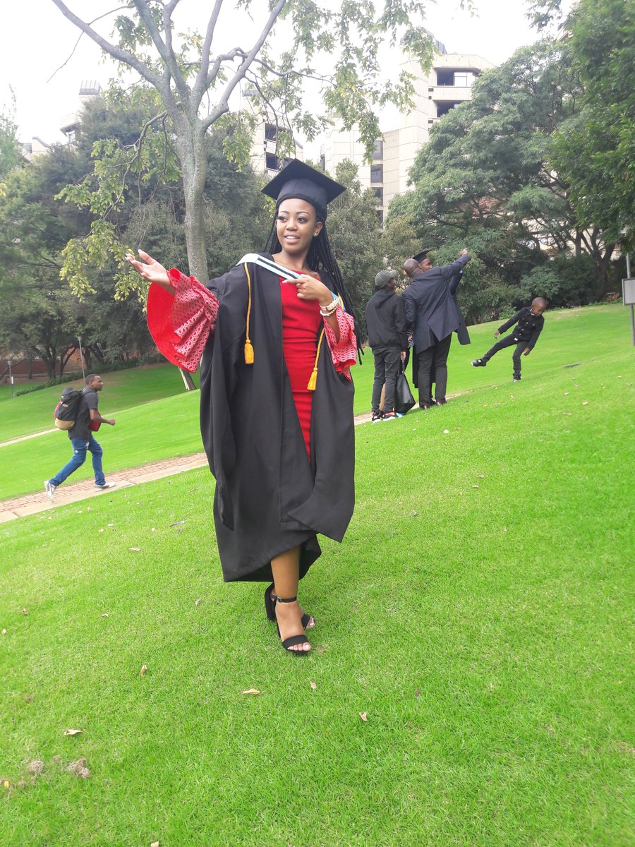 Tlholo_Nadi_M's tweet photo. Officially a graduate. Bachelor's degree in Journalism ๐๐ #GraduateSeason https://t.co/wQsvjaCu3Y