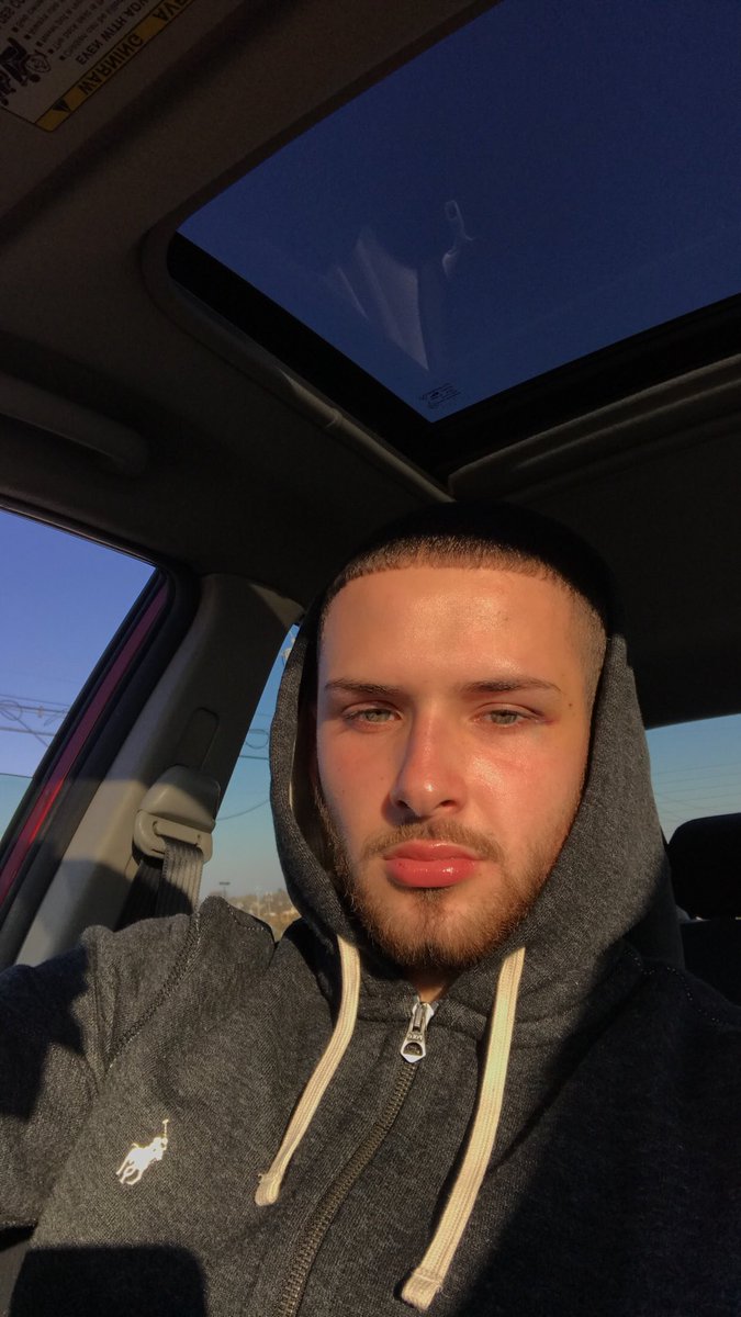 yaboyzekee's tweet image. #FineMenThatEatAss I’m late but fuck it 😹🤷‍♂️