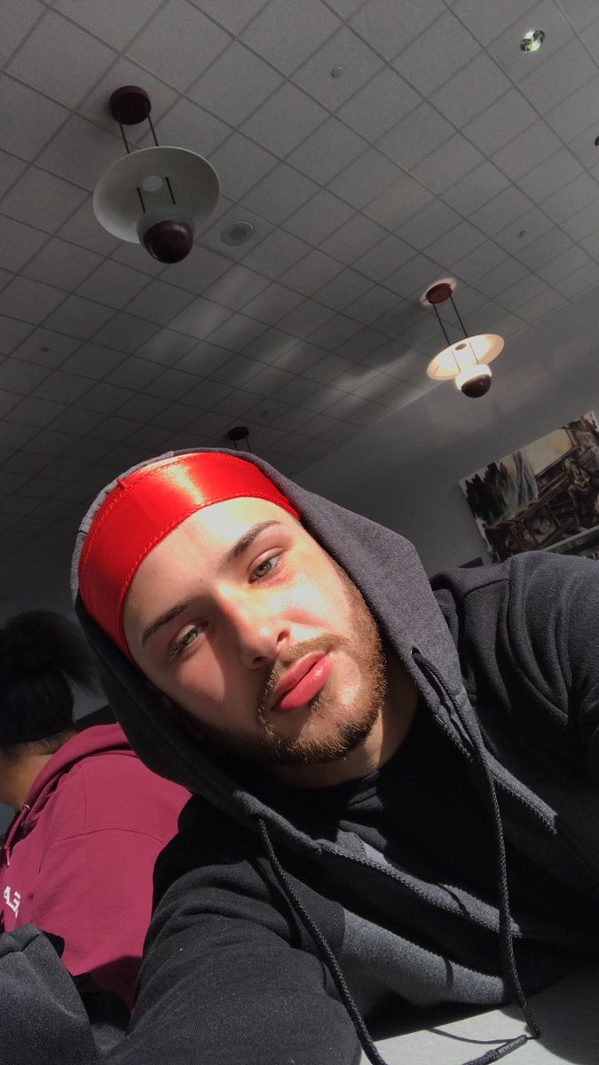 yaboyzekee's tweet image. #FineMenThatEatAss I’m late but fuck it 😹🤷‍♂️