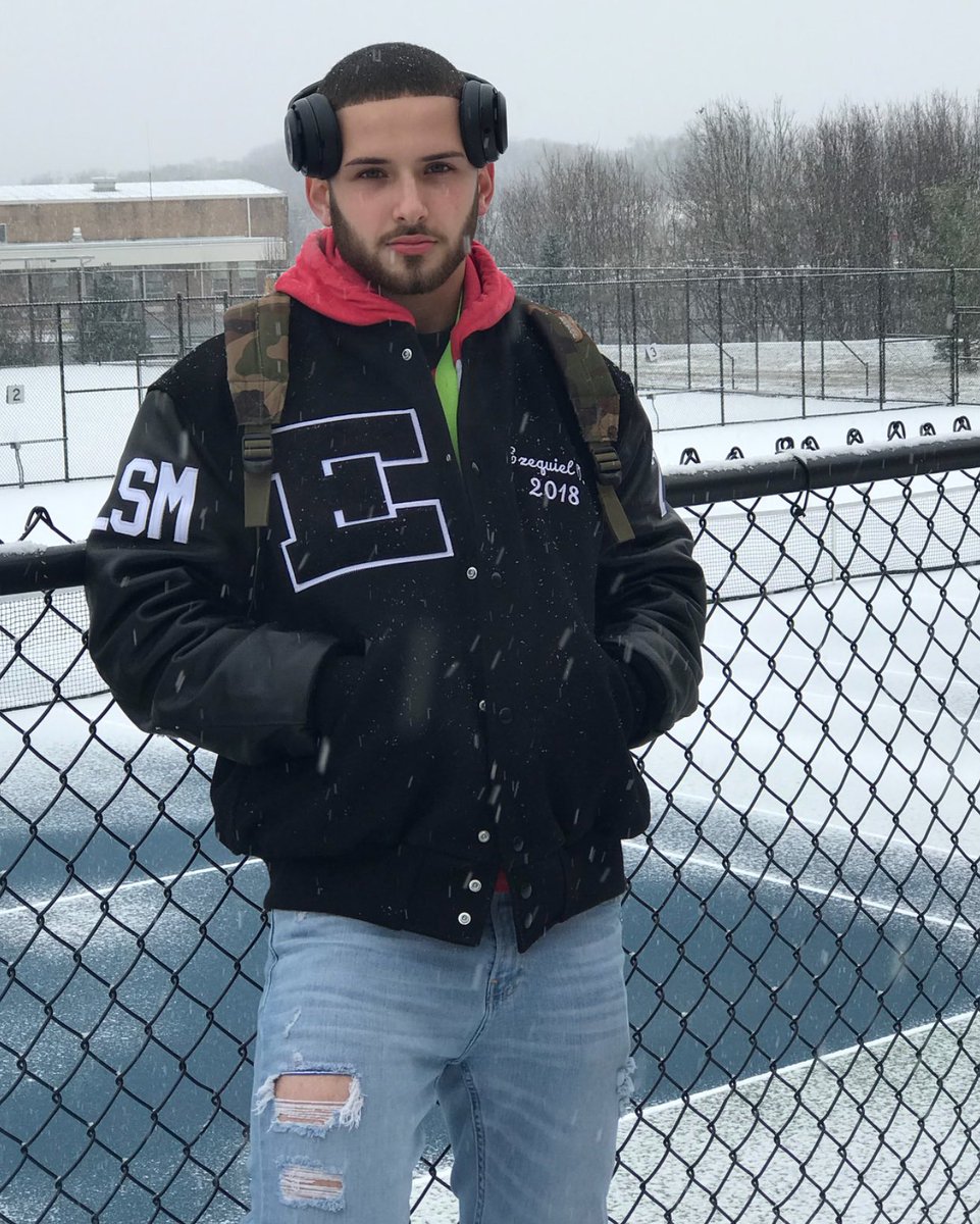 yaboyzekee's tweet image. #FineMenThatEatAss I’m late but fuck it 😹🤷‍♂️