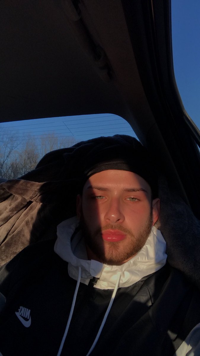 yaboyzekee's tweet image. #FineMenThatEatAss I’m late but fuck it 😹🤷‍♂️