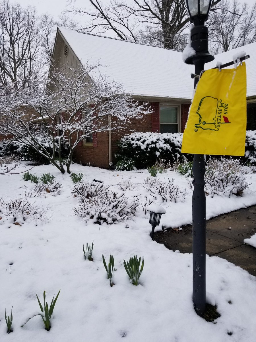 andy_ross4's tweet photo. Masters flag looks strange in the snow. #AprilInTheMidwest https://t.co/nbmOqc2gHc
