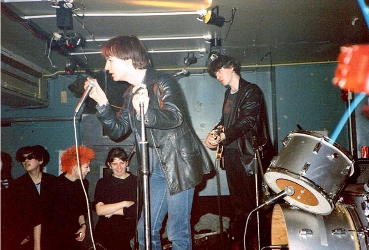 berenyi_miki's tweet image. Have now realised that this is NOT My Bloody Valentine's North London Poly gig because that was Oct 88 and by then Dave had left and also I have some pics of the PNL gig which unbelievably looks even more shabby and lacking in atmosphere...