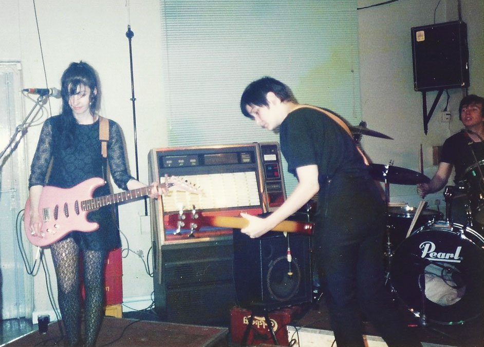 berenyi_miki's tweet image. Have now realised that this is NOT My Bloody Valentine's North London Poly gig because that was Oct 88 and by then Dave had left and also I have some pics of the PNL gig which unbelievably looks even more shabby and lacking in atmosphere...