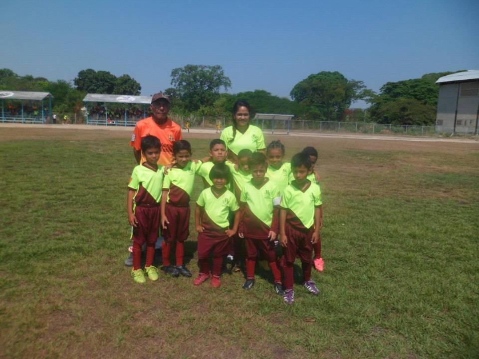 EMF_PAVECA's tweet photo. Nuestro debut en la #sub08 vs clubatleticosanjoaquin #estadal2018 @EFM_PAVECA https://t.co/m9tJoW6qGl