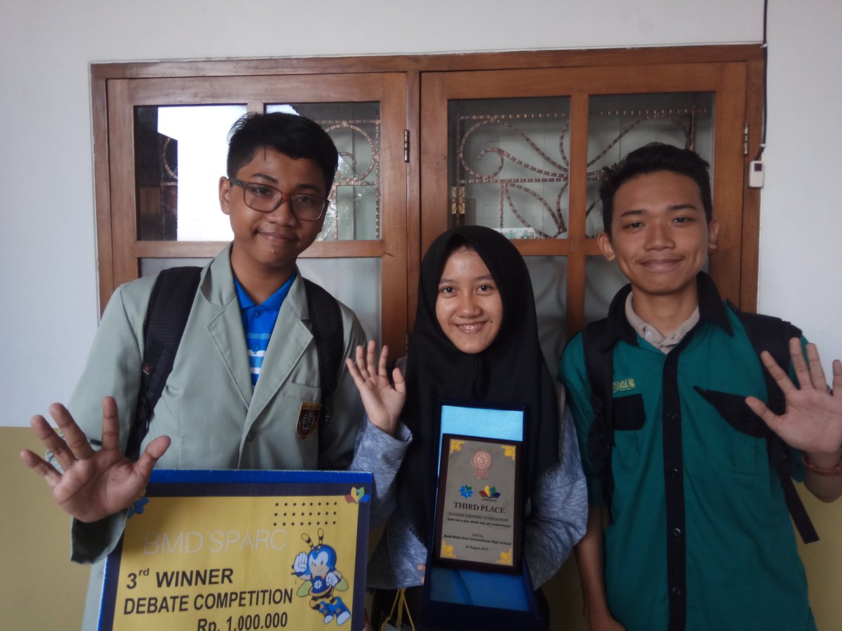 PEDCMache's tweet photo. PEDC back in the business as Third Winner in BMD Sparc 2017 (Rizky,Devi,Demas) https://t.co/p9CqzkyN5h