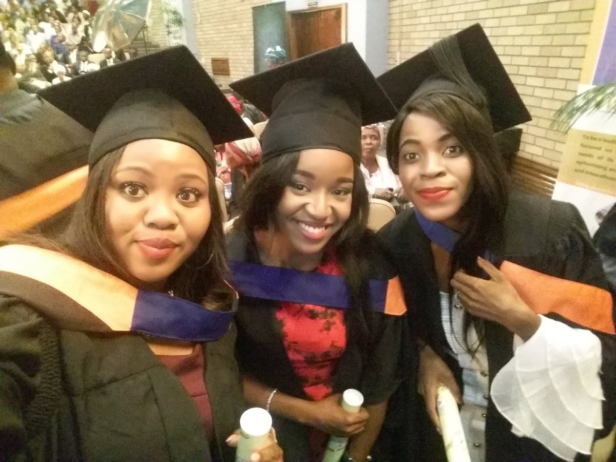 AnnabestMoeti's tweet photo. #ULAutumnGrad2018
#Bpsych https://t.co/2HeerWykgp