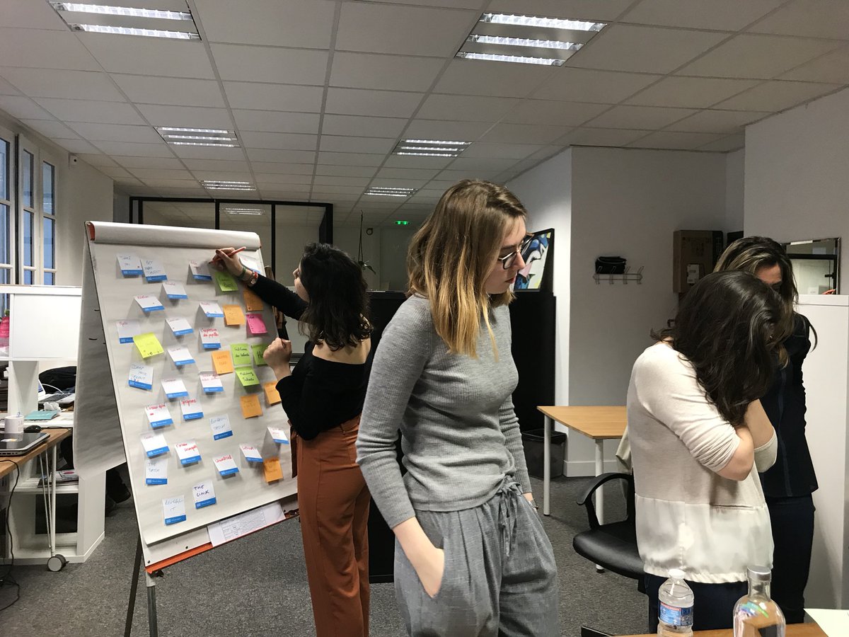 PaulaEnactus's tweet photo. @EnactusFrance animait un brainstorming pour le projet Le Baba afin de trouver un nom nouveau au sein de l’incubateur @Kiwanda__ ! Au programme créativité, créativité, créativité ! 🎨👩🏼‍💻✍🏼 https://t.co/KVtgMMQMG8