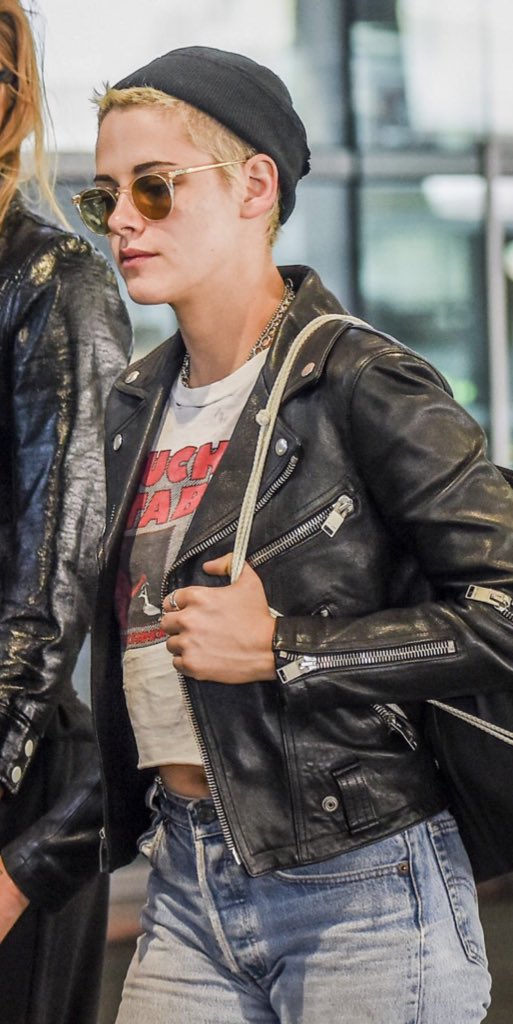 Happy 28th birthday to one of my BIGGEST crushes ever Kristen Stewart, a lesbian dream 