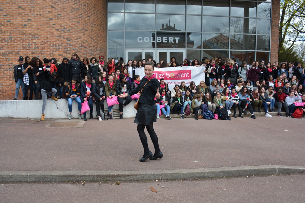 amelie_nicaise's tweet photo. Qu'est-ce qu'on s'amuse chez @ellesbougent ! #ebcity #elledanse 
Collection de #photosdegroupe #ESTP https://t.co/xB1fiJllgs