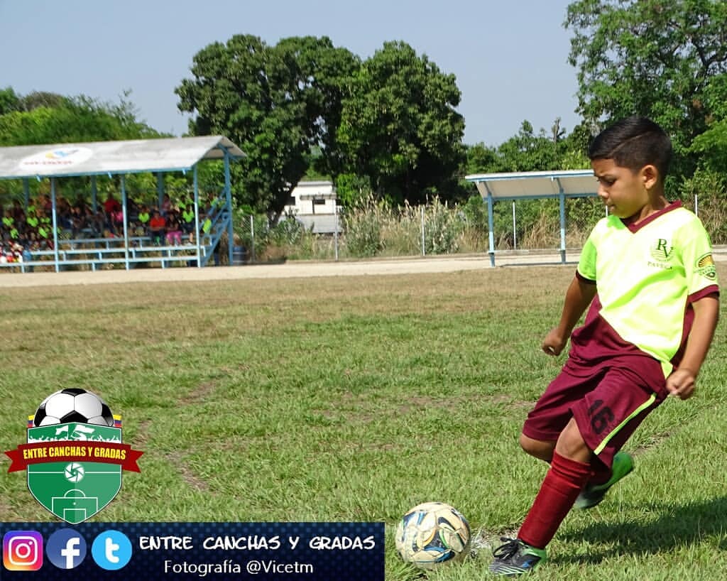 EMF_PAVECA's tweet photo. #momentos #estadal2018 los amigos de #entrecanchasygradas por su apoyo siempre... Bendiciones y Abrazos de Goooooooooool⚽️ @CanchasyGradas @EFM_PAVECA https://t.co/wq0tyDsuya