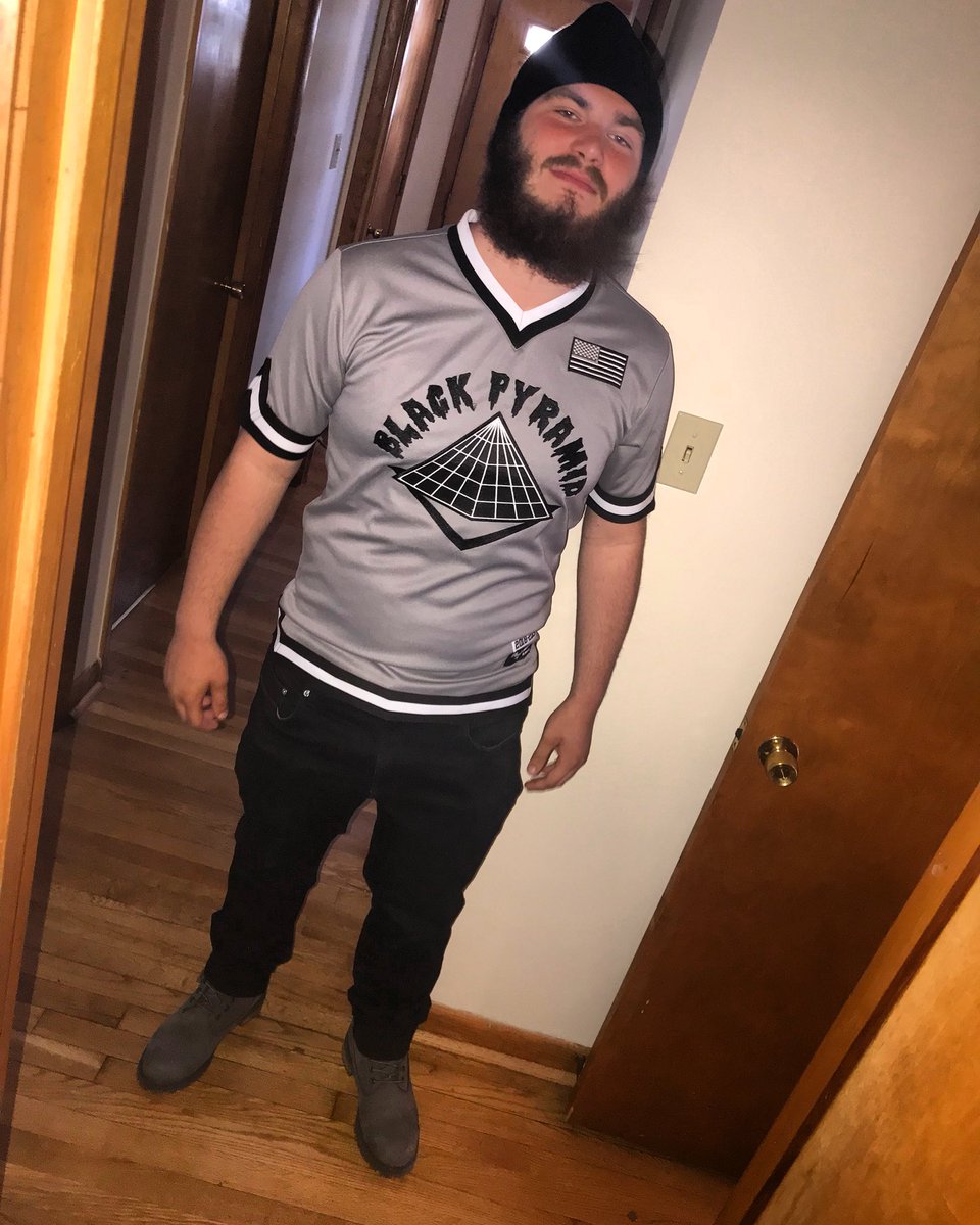 ClayH1998's tweet photo. Ima flex for all dem days i only had one pair of shoes 💪🏼💪🏼 https://t.co/YY5lEW4ZwC