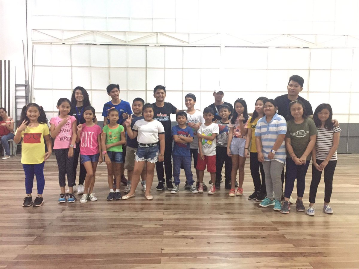 p7dancers's tweet photo. 1st day of Senior Kids Class!
❗️ Slots are still open ❗️
Registration til April 11
#powerse7en #dolv #summerdanceworkshop2018 #therebirth https://t.co/3fhNA2jN7w