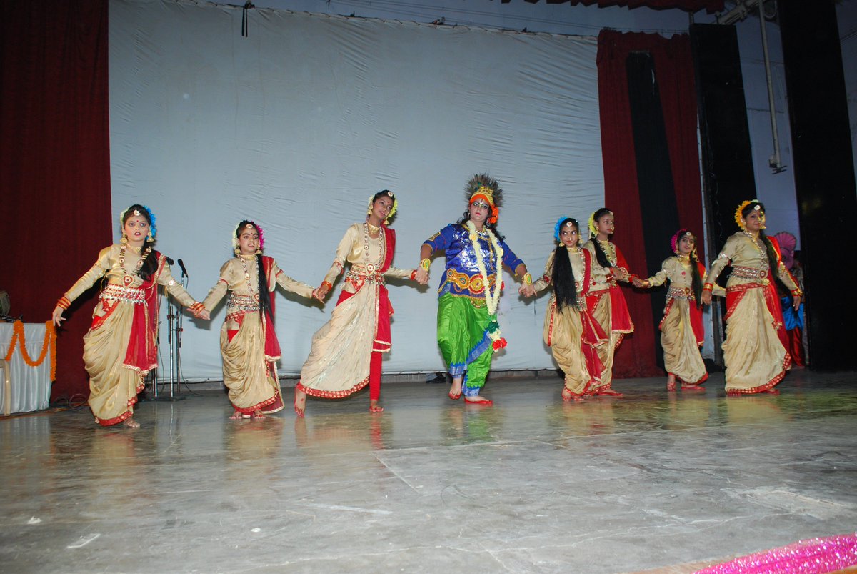 MECONLimited's tweet photo. #MECON celebrated its 60th foundation day on 06.04.2018 with great zeal and happiness as #MECONIANS performed on stage showcasing their skill and talent with impactful performances. #MECONFoundationWeek @ChBirenderSingh; @SteelMinIndia; @vishnudsai; @PIB_India; @PMOIndia https://t.co/iKvFEcFeVr