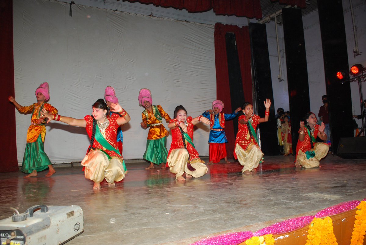 MECONLimited's tweet photo. #MECON celebrated its 60th foundation day on 06.04.2018 with great zeal and happiness as #MECONIANS performed on stage showcasing their skill and talent with impactful performances. #MECONFoundationWeek @ChBirenderSingh; @SteelMinIndia; @vishnudsai; @PIB_India; @PMOIndia https://t.co/iKvFEcFeVr