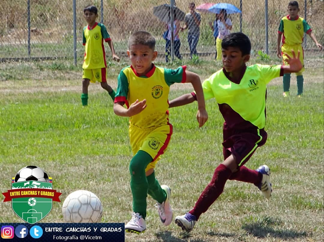 EMF_PAVECA's tweet photo. #momentos #estadal2018 Gracias a #entrecanchasygradas por su apoyo siempre... Bendiciones y Abrazos de Goooooooooool⚽️ @CanchasyGradas @EFM_PAVECA https://t.co/Rw0lSCNvkW