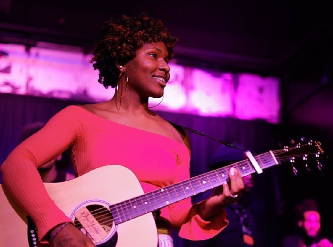 Happy Monday, VLLG! Don’t forget to smile often. It can elevate the day for both yourself and the people you come into contact with 😄😉