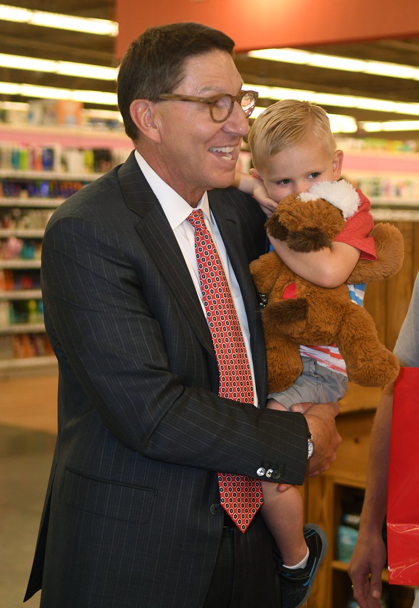 MonaliParmar's tweet photo. This story made me smile all weekend. Proud #HEBPartner! --> Vintage Park @HEB replaces Tomball boy's beloved stuffed animal https://t.co/WUk6TkUA2A #tobycamehome https://t.co/ddJCHotGDP