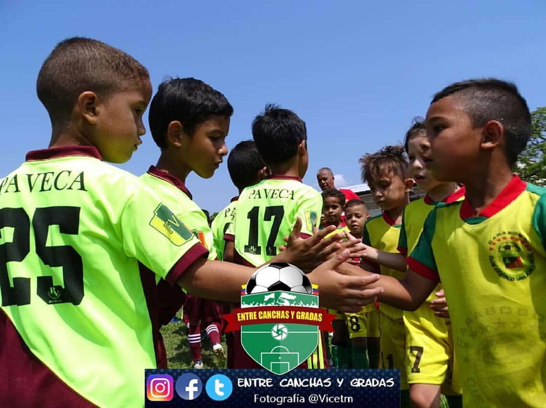 EMF_PAVECA's tweet photo. #momentos #estadal2018 Gracias a #entrecanchasygradas por su apoyo siempre... Bendiciones y Abrazos de Goooooooooool⚽️ @CanchasyGradas @EFM_PAVECA #UnidosSíPodemos https://t.co/yNW9YQxvoS