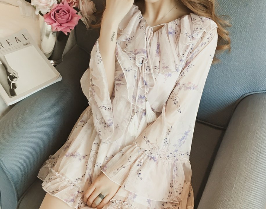 [RT 이벤트/1명 추첨]
봄 프릴 점프수트 예약판매!

잔꽃들이 자잘하게 들어가서 봄내음을 풀풀 풍기는 프릴 점프수트예요!
원피스같지만 점프수트라서 편하게 입기도 좋답니다❤️

당발=마감날👉4월 21일
가격👉30500원
상세사항👉 mooncombshop.blog.me